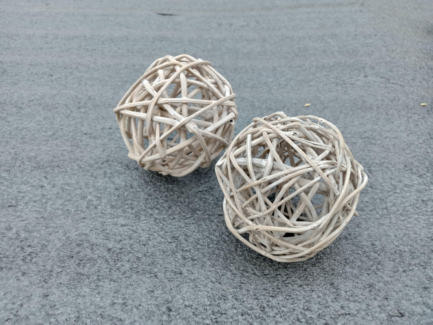 Wicker Rattan | Lata Balls for Home decor and Bird Chew Toys | 20 Pcs