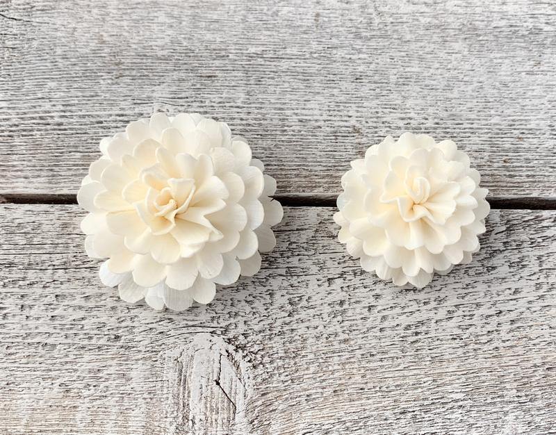 Feather Ball Sola Wood Flower