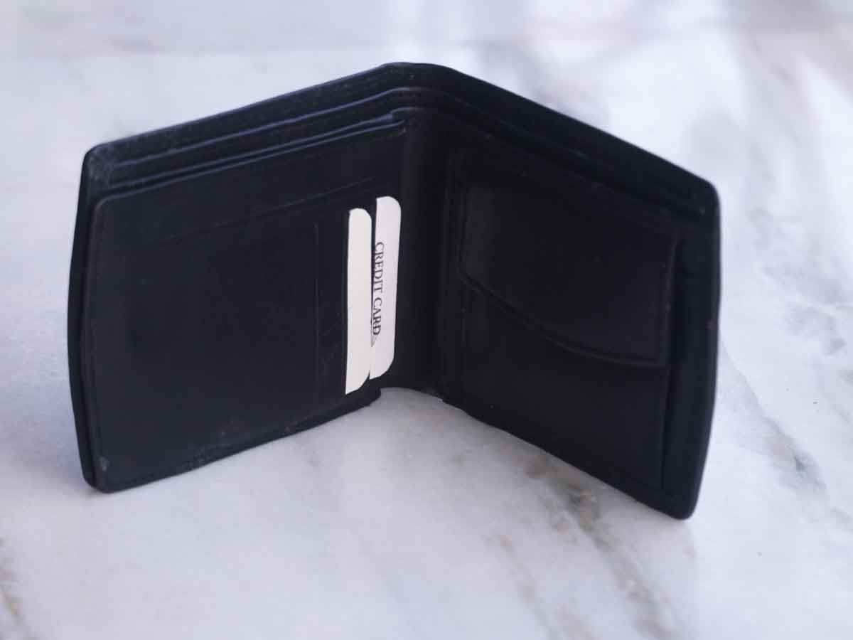 Ivory Black Round Men Formal Wallet